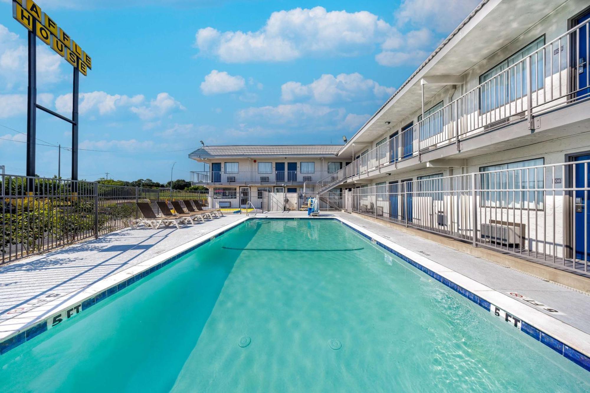 Motel 6 Fort Worth, Tx East Екстер'єр фото