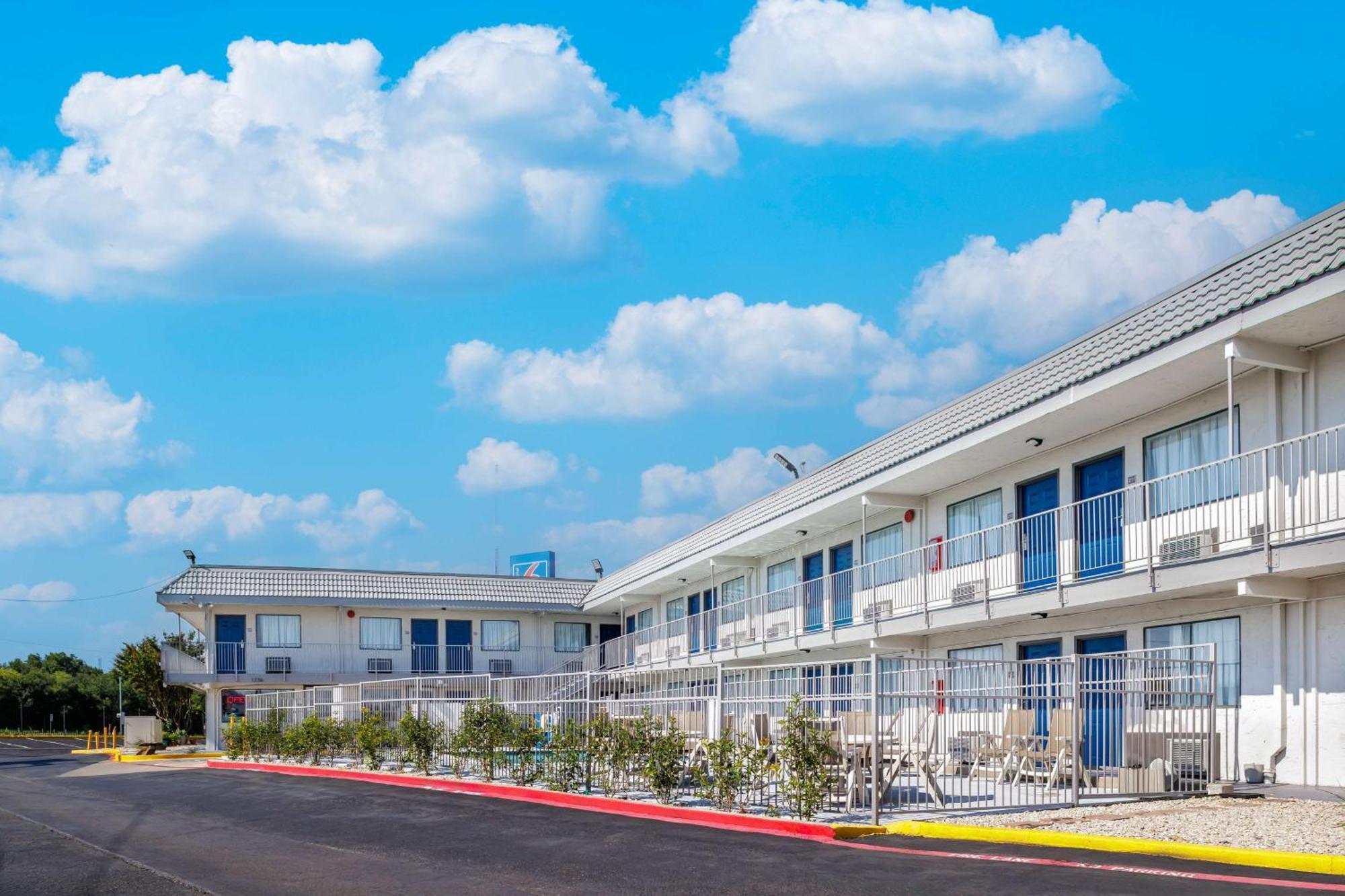 Motel 6 Fort Worth, Tx East Екстер'єр фото