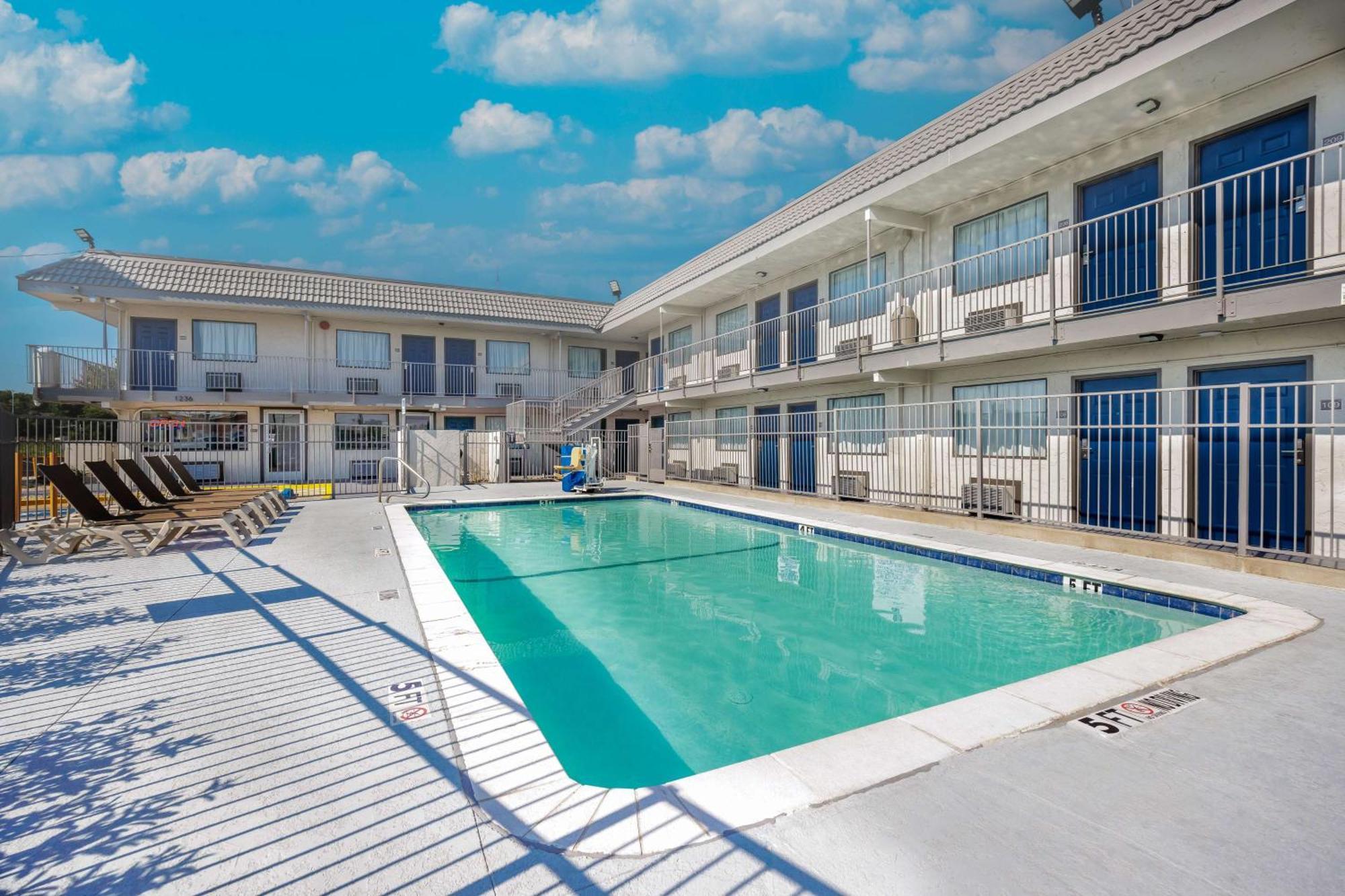 Motel 6 Fort Worth, Tx East Екстер'єр фото
