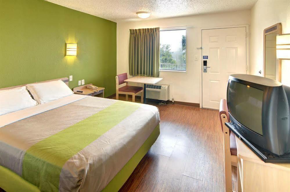 Motel 6 Fort Worth, Tx East Екстер'єр фото
